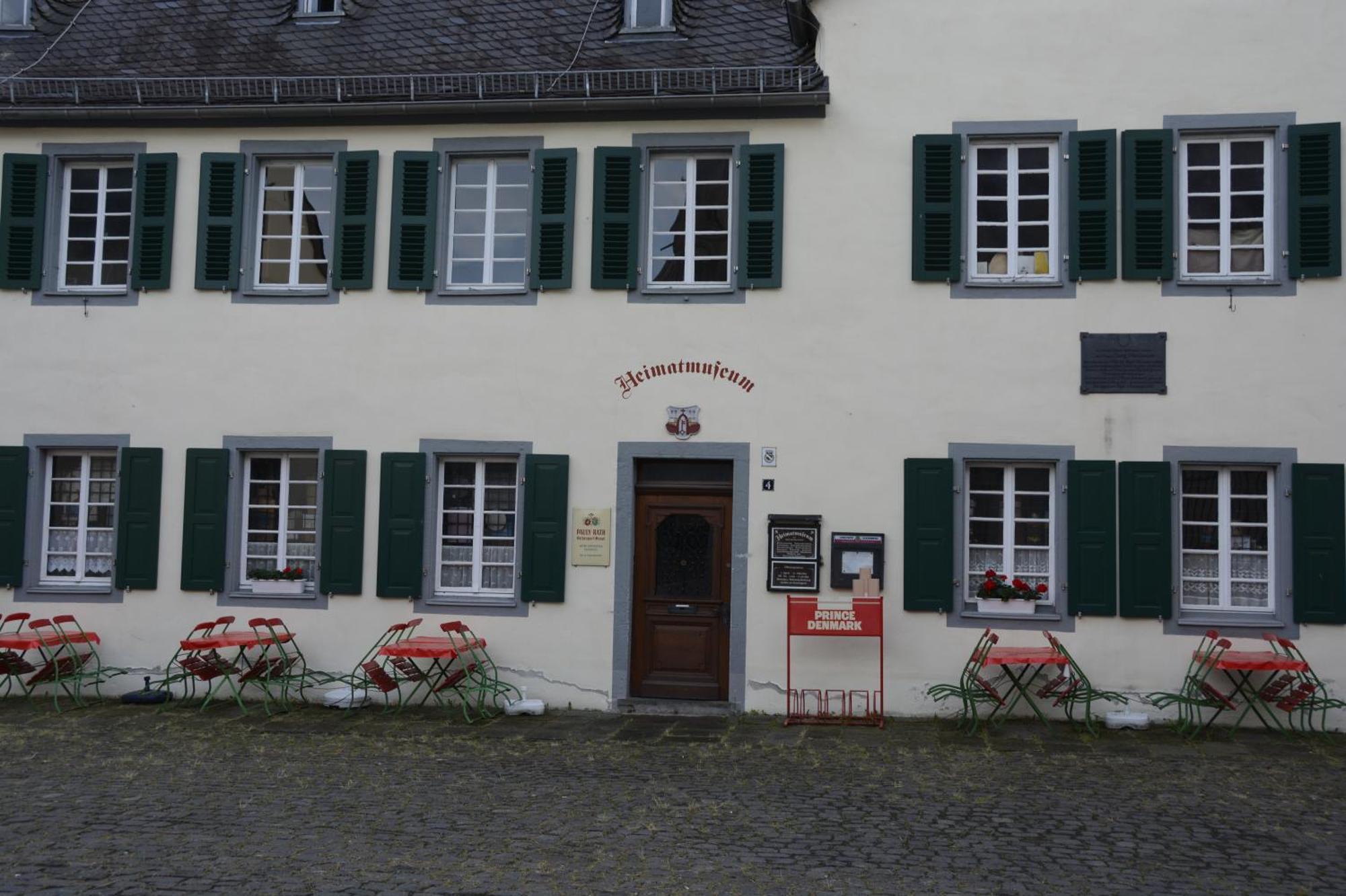 Stiftsherrenhaus Münstermaifeld Exterior foto