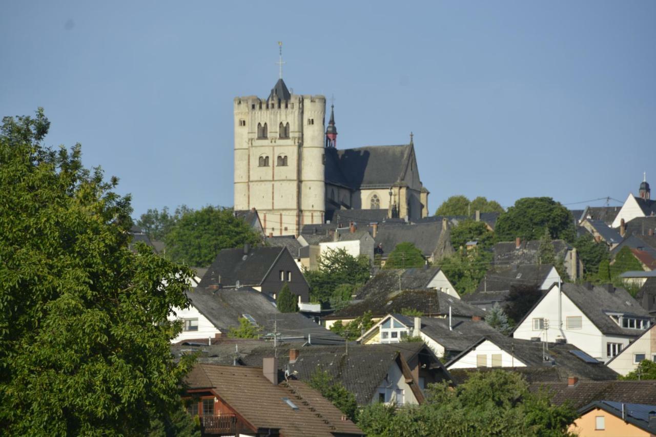 Stiftsherrenhaus Münstermaifeld Exterior foto
